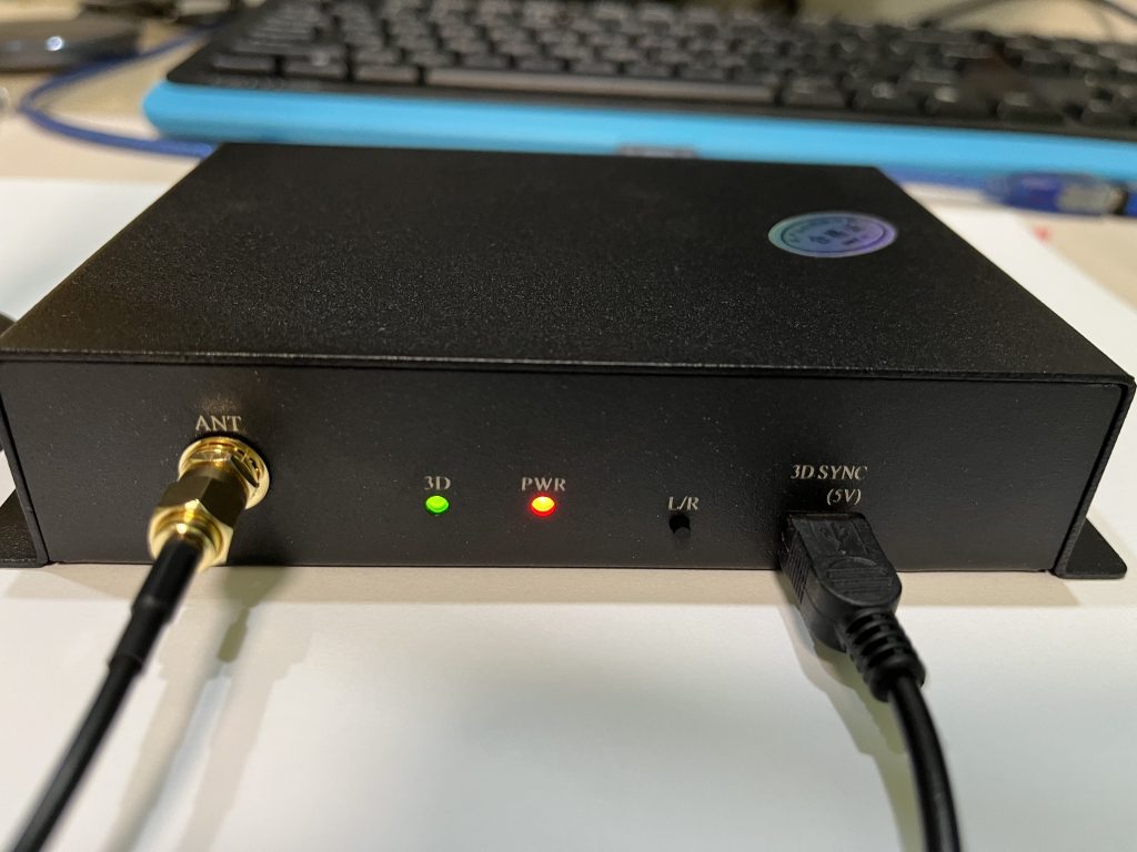 YANTOK YT-EMT100PRO professional 3D display emitter, high-performance 3D signal transmitter for commercial and industrial applications